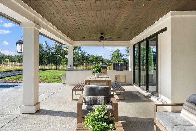 412 Oakpark DR, Spicewood, TX 78669