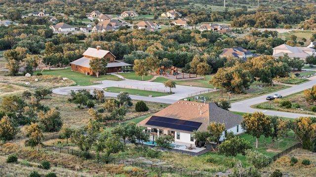 412 Oakpark DR, Spicewood, TX 78669