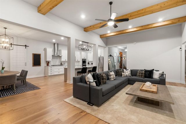 412 Oakpark DR, Spicewood, TX 78669