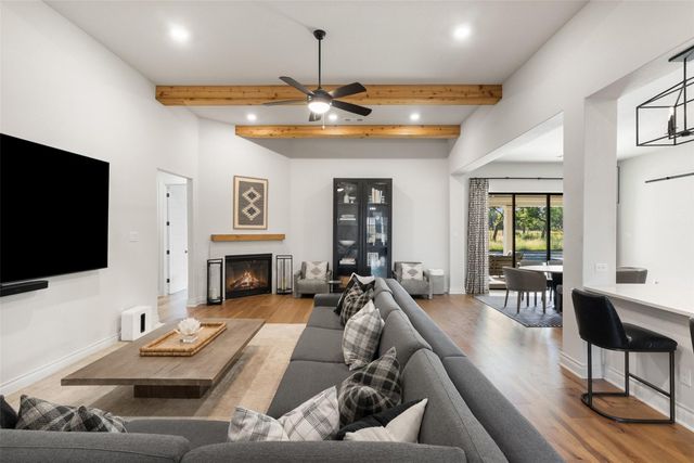 412 Oakpark DR, Spicewood, TX 78669