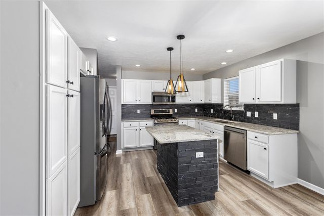 872 Sunrise Lane, Grand Rapids, MI 49534