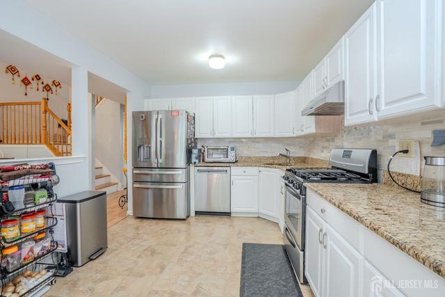 22 Amy Drive, North Brunswick, NJ 08902