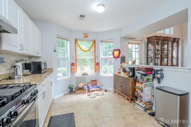 22 Amy Drive, North Brunswick, NJ 08902