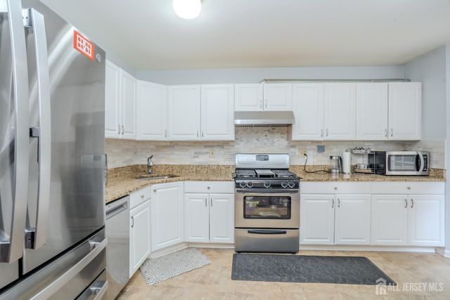 22 Amy Drive, North Brunswick, NJ 08902