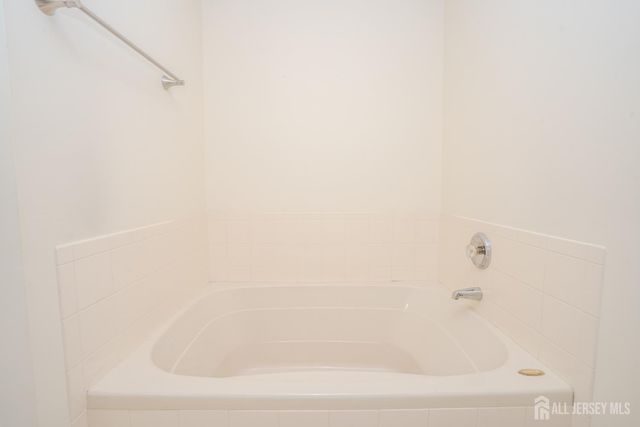 22 Amy Drive, North Brunswick, NJ 08902