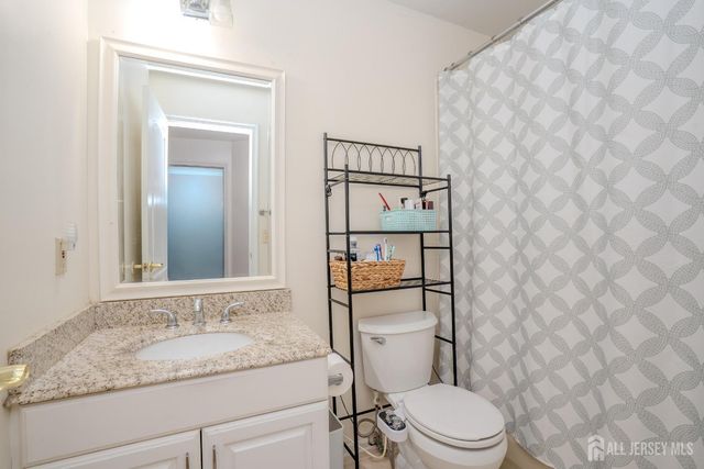 22 Amy Drive, North Brunswick, NJ 08902