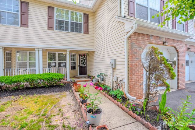 22 Amy Drive, North Brunswick, NJ 08902