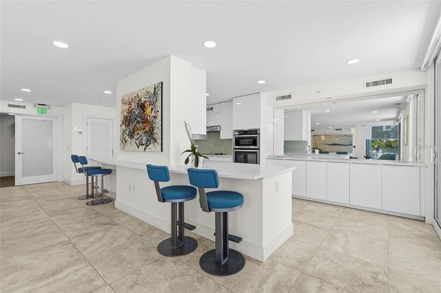 2425 GULF OF MEXICO DRIVE 8C, Longboat Key, FL 34228