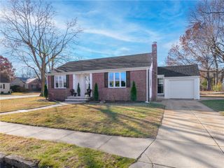 41 Drake Road, Warwick, RI 02888