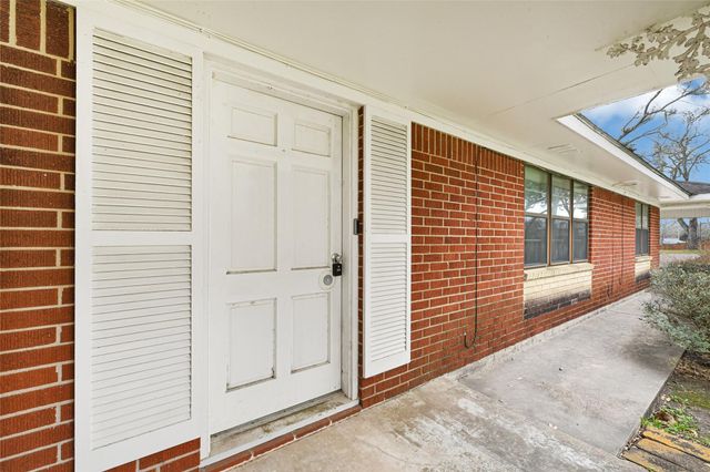 1111 Edgewood Drive, Richmond, TX 77406