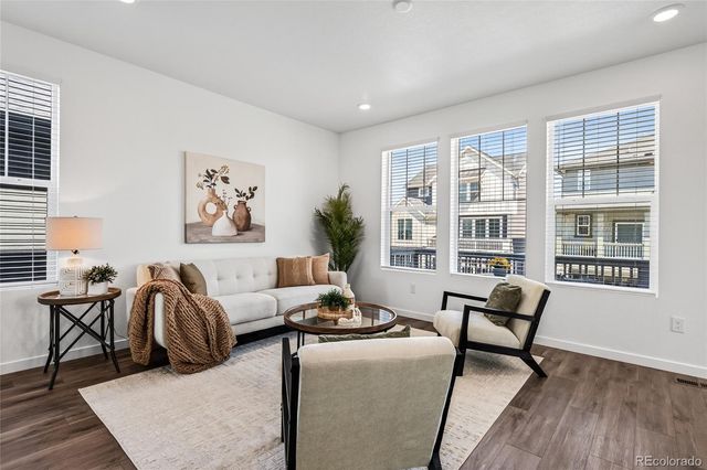 1949 S Fultondale Way, Aurora, CO 80018