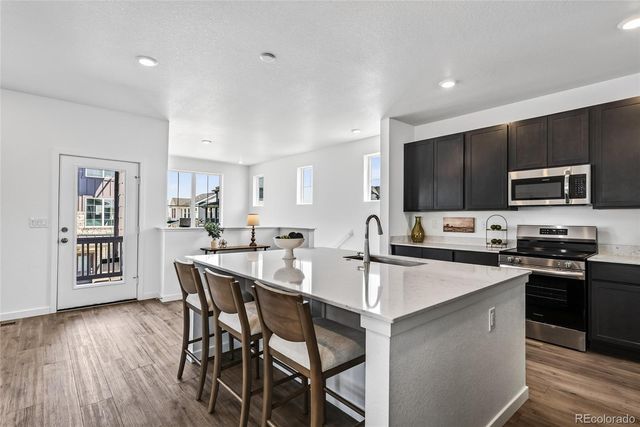 1949 S Fultondale Way, Aurora, CO 80018