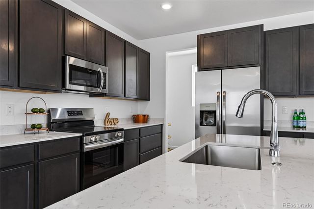 1949 S Fultondale Way, Aurora, CO 80018