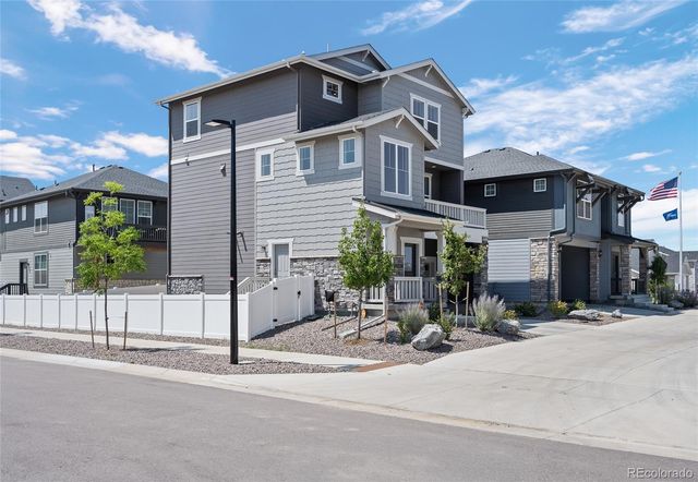 1949 S Fultondale Way, Aurora, CO 80018