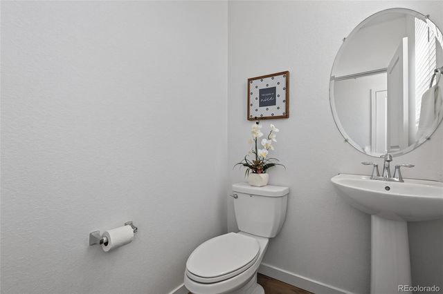 1949 S Fultondale Way, Aurora, CO 80018