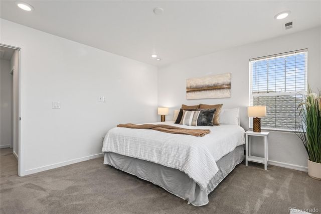 1949 S Fultondale Way, Aurora, CO 80018