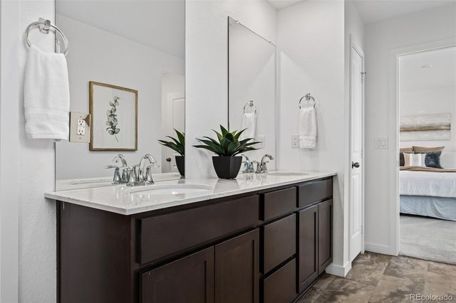 1949 S Fultondale Way, Aurora, CO 80018