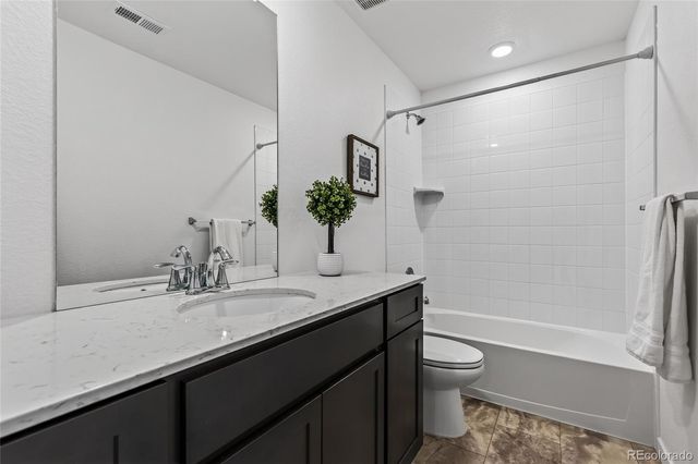 1949 S Fultondale Way, Aurora, CO 80018