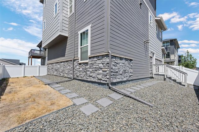1949 S Fultondale Way, Aurora, CO 80018