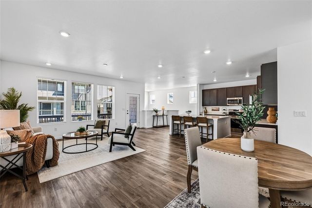 1949 S Fultondale Way, Aurora, CO 80018