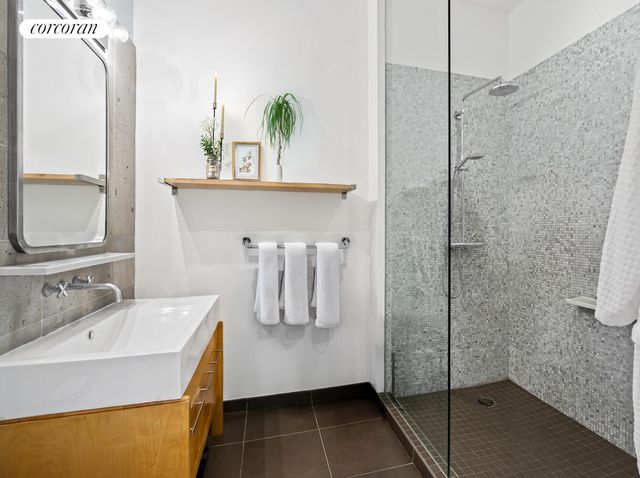 2728 Thomson Ave Unit 226, New York City, NY 11101