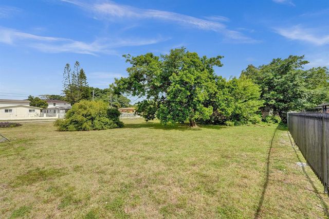1895 NW 58th Street, Miami, FL 33142