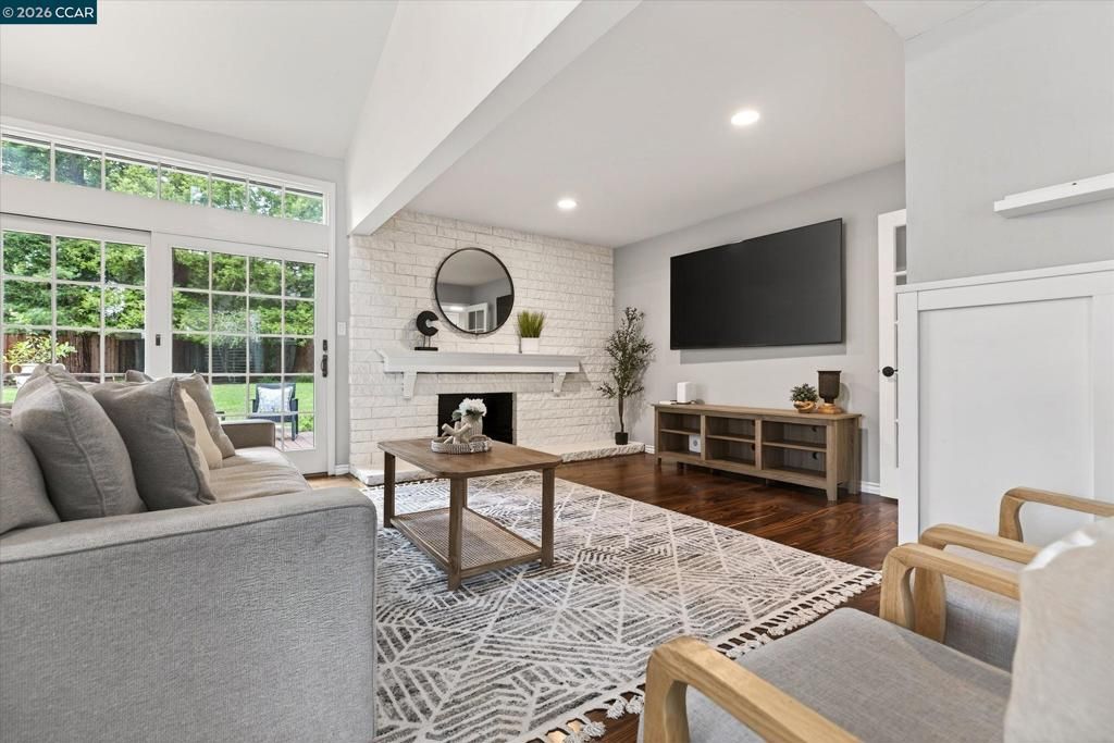 Image 13 of property listing at 602 Creekmore Ct, Walnut Creek, CA 94598