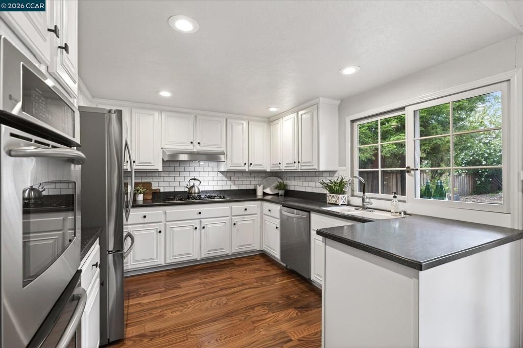 Image 7 of property listing at 602 Creekmore Ct, Walnut Creek, CA 94598