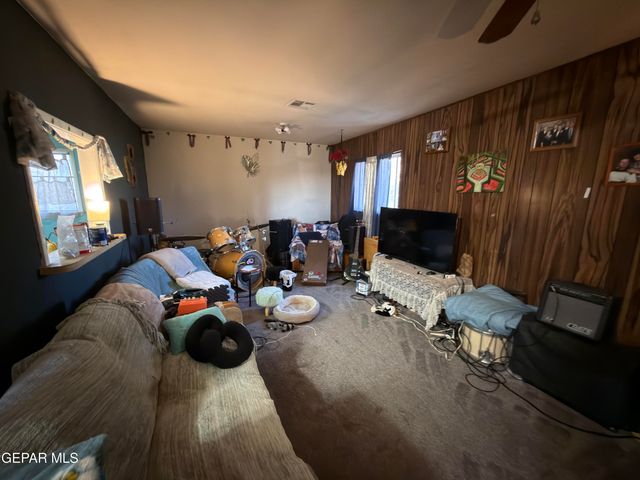 6033 Tampa Avenue, El Paso, TX 79905