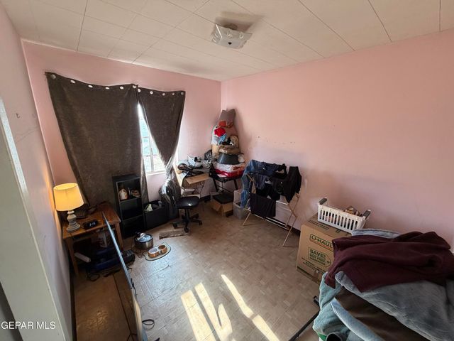 6033 Tampa Avenue, El Paso, TX 79905