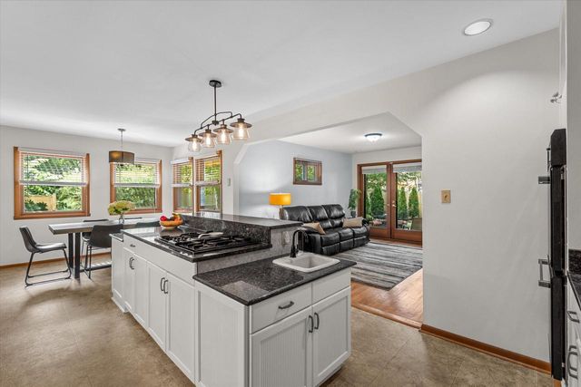 4947 W Jackson Park DRIVE, Milwaukee, WI 53219