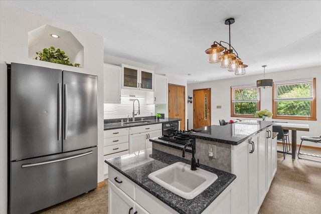 4947 W Jackson Park DRIVE, Milwaukee, WI 53219