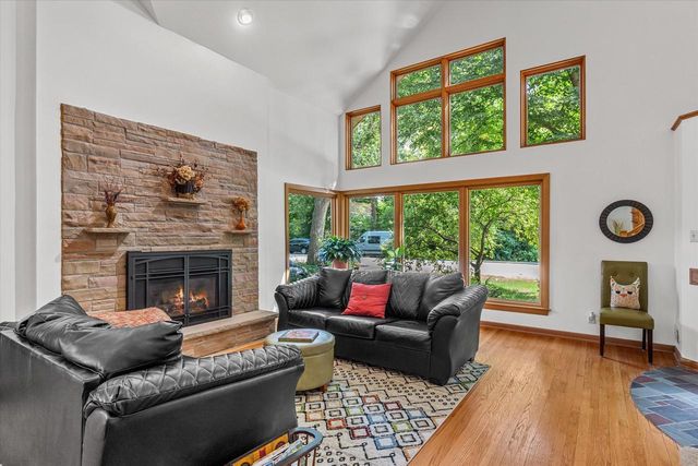 4947 W Jackson Park DRIVE, Milwaukee, WI 53219