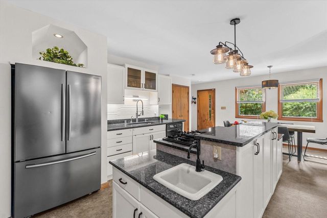 4947 W Jackson Park DRIVE, Milwaukee, WI 53219