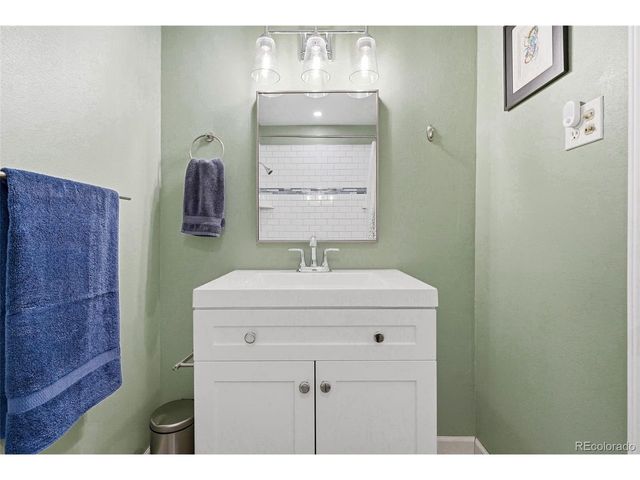 749 S Hudson St, Denver, CO 80246