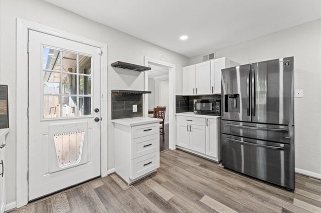 921 22nd Avenue N, Texas City, TX 77590