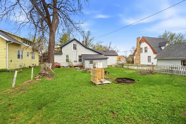 314 E HANCOCK STREET, New London, WI 54961