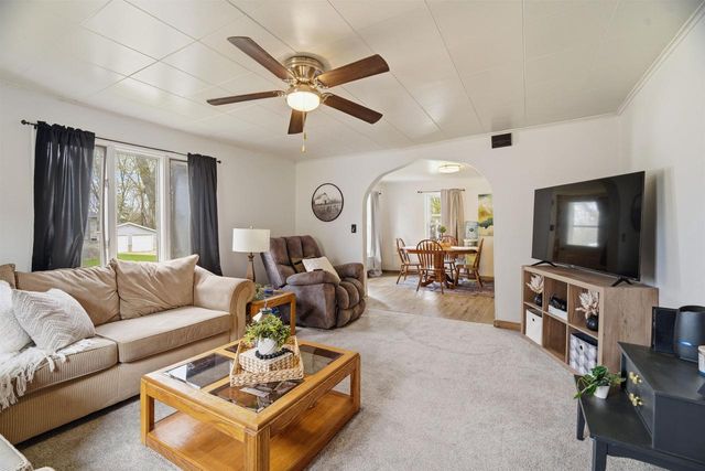 314 E HANCOCK STREET, New London, WI 54961