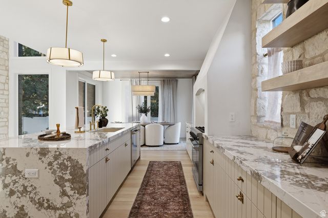 8554 S LYNWOOD ST, Sandy, UT 84070