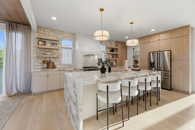 8554 S LYNWOOD ST, Sandy, UT 84070