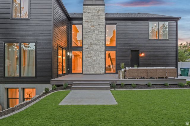 8554 S LYNWOOD ST, Sandy, UT 84070