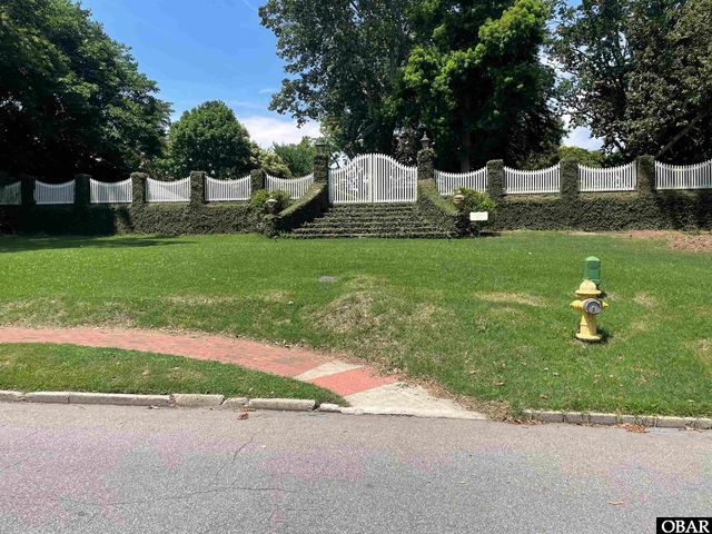 102 W Eden Street, Edenton, NC 27932