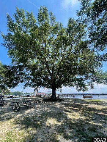 102 W Eden Street, Edenton, NC 27932