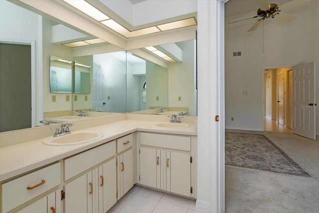 1055 KENSINGTON PARK DRIVE 711, Altamonte Springs, FL 32714