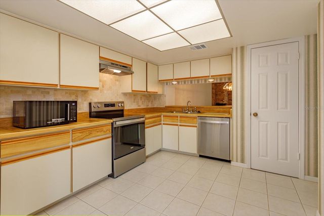 1055 KENSINGTON PARK DRIVE 711, Altamonte Springs, FL 32714