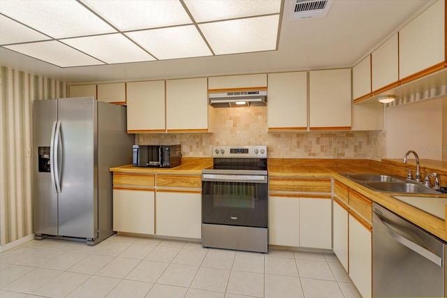 1055 KENSINGTON PARK DRIVE 711, Altamonte Springs, FL 32714