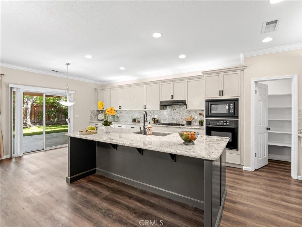 Image 12 of property listing at 2222 Carson, Clovis, CA 93611