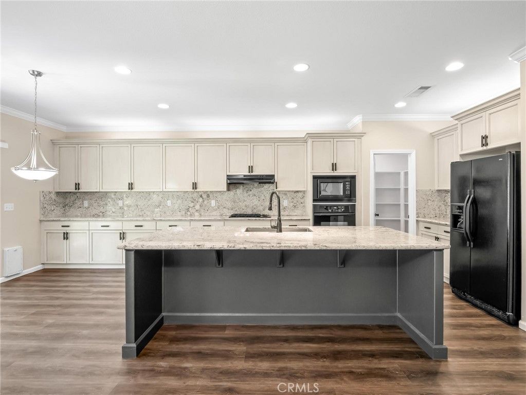 Image 13 of property listing at 2222 Carson, Clovis, CA 93611
