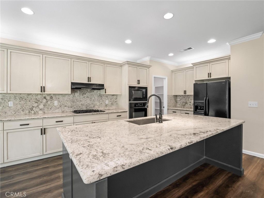 Image 17 of property listing at 2222 Carson, Clovis, CA 93611