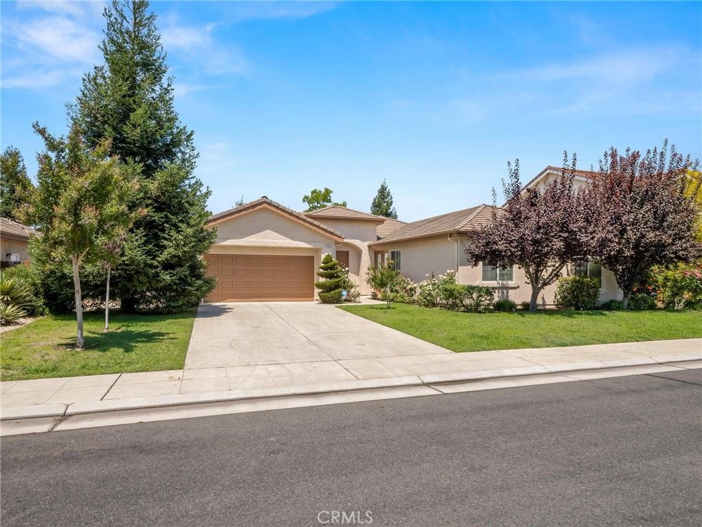 Image 2 of property listing at 2222 Carson, Clovis, CA 93611